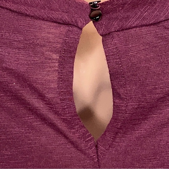 Size 22/24 Lane Bryant Burgundy Red Top Cold Shoulder Style High Neck Stretch - Picture 11 of 13